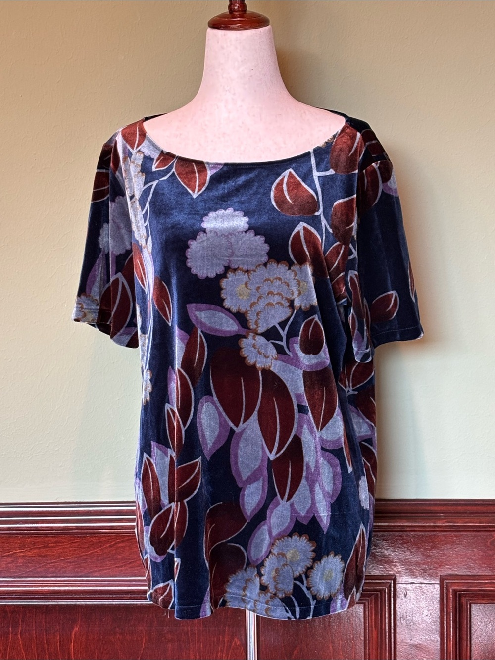 Ann Taylor Velvet Floral Short-Sleeve Top in Navy and Burgundy